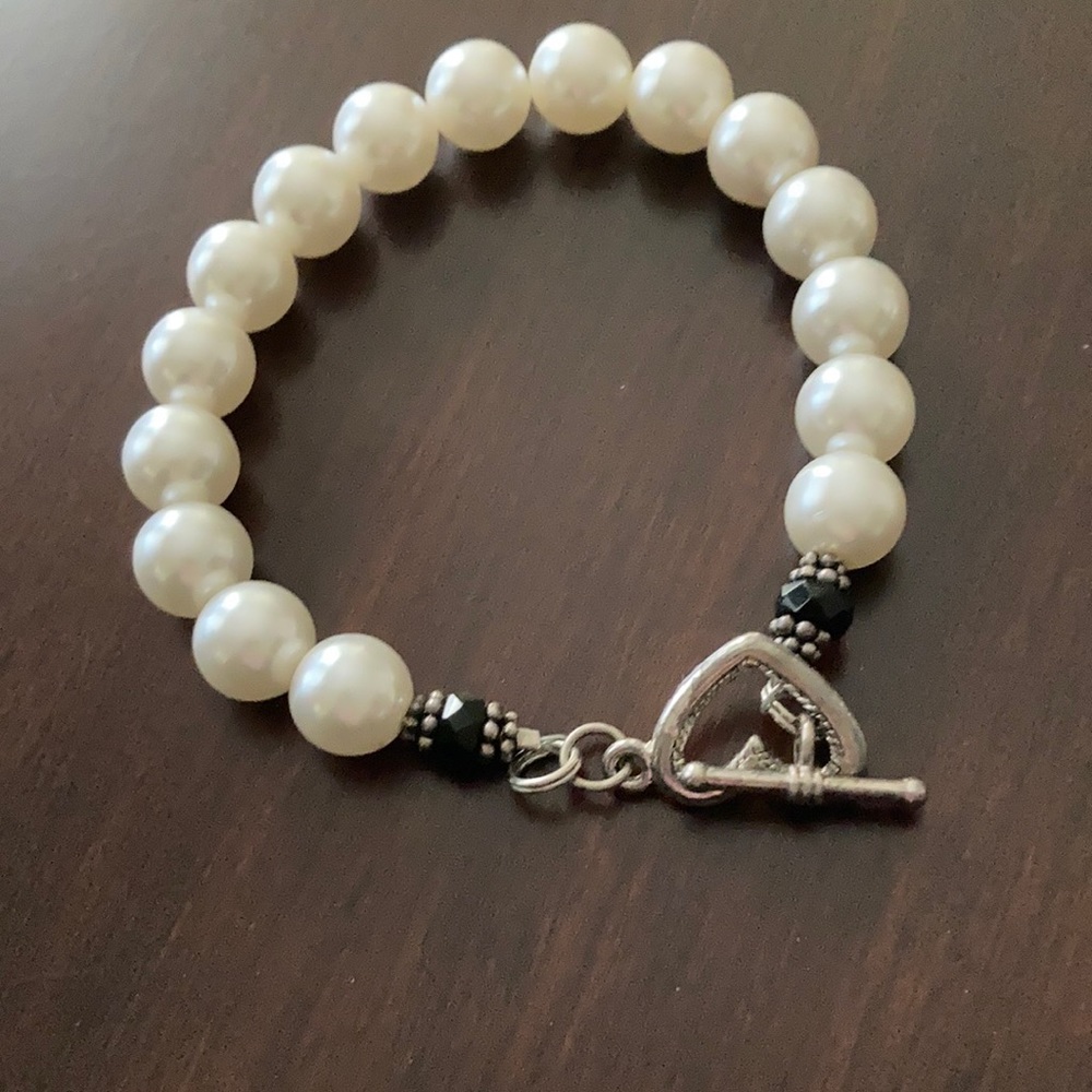 EUC! Beautiful boutique custom pearl & bead necklace & bracelet set. - Picture 3 of 12